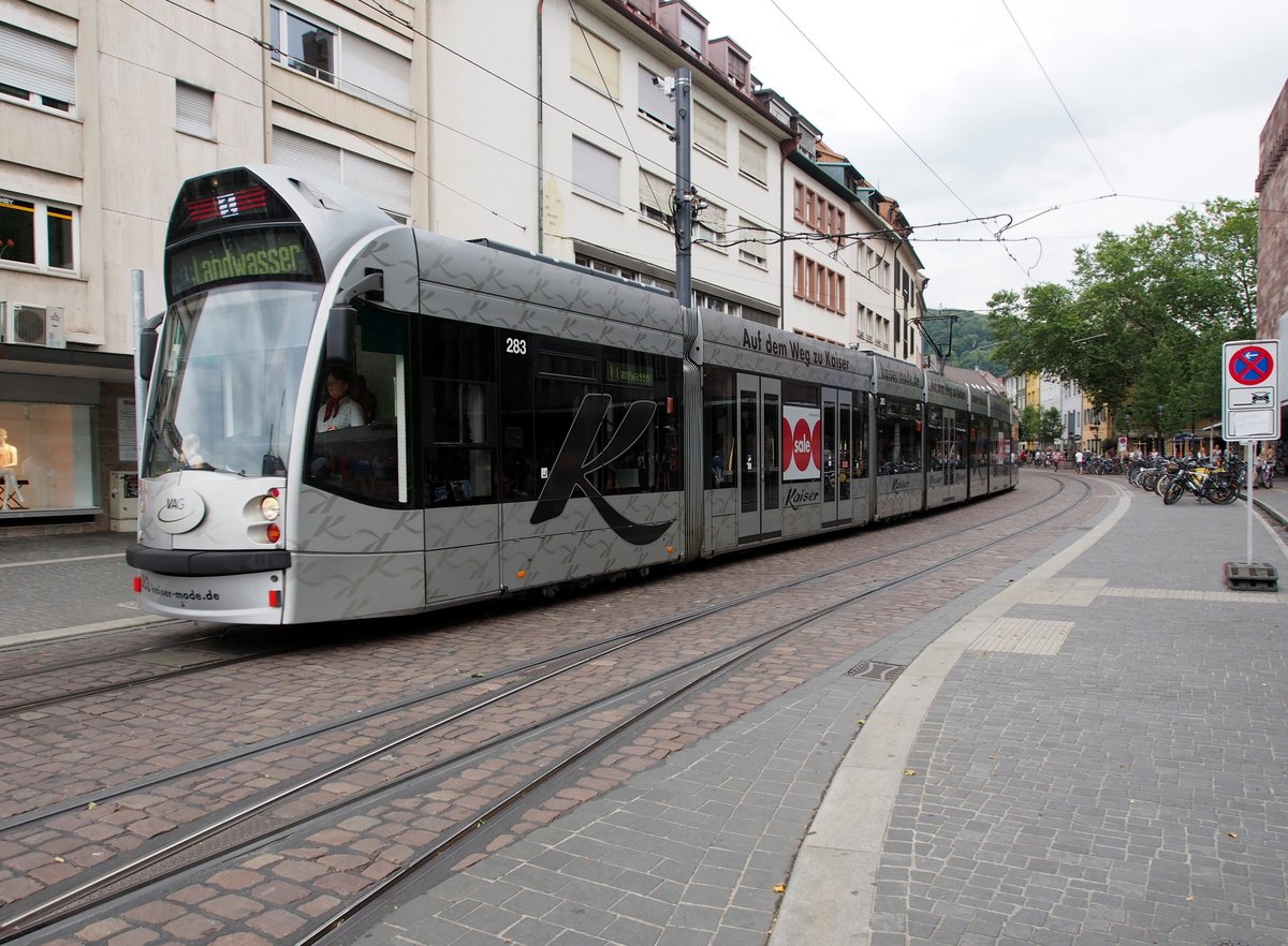 Combino Advanced GT 8 C Nr.283 von Siemens Baujahr 2004 am Theaterplatz in Freiburg am 06.07.2019.