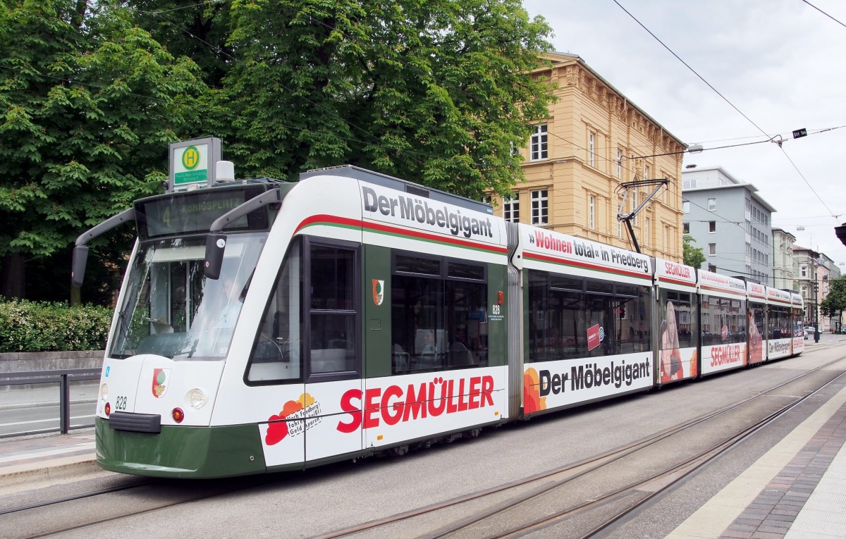 Combino NF 8 Nr.828 von Siemens, Baujahr 2000, in Augsburg am 27.05.2015.