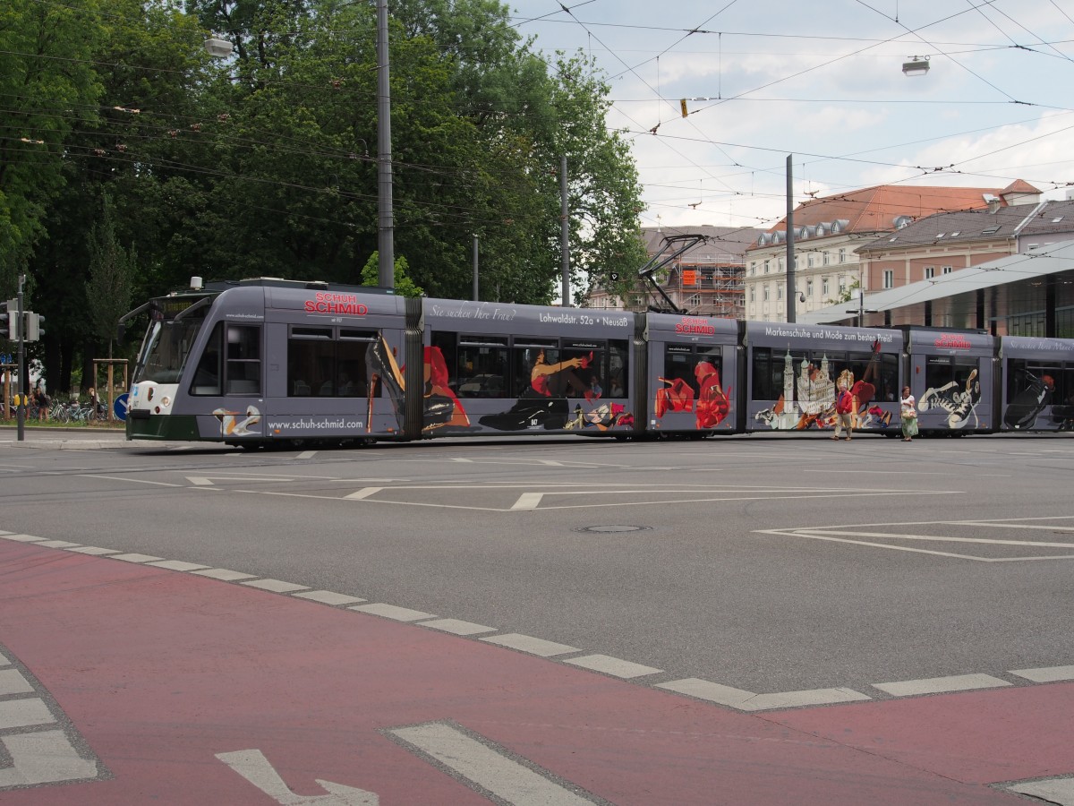 Combino NF8 Nr.847 von Siemens, Baujahr 2002, in Augsburg am 27.06.2014.