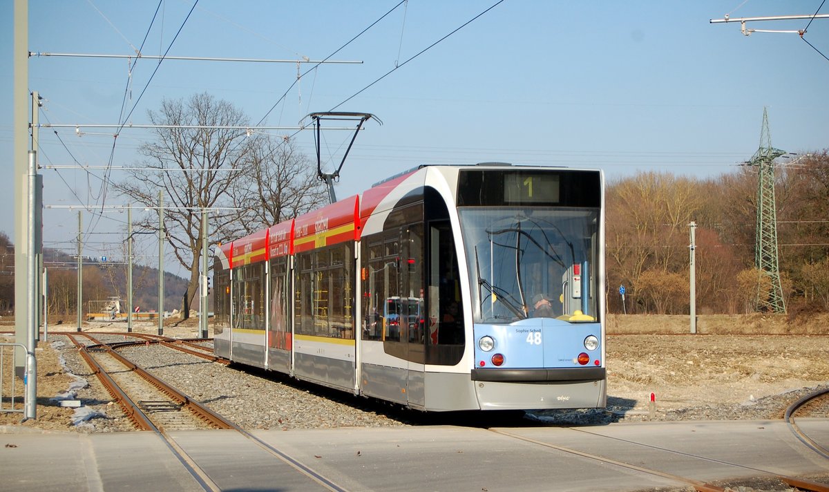 Combino Nr.48 mit Namen  Sophie Scholl  von Siemens Baujahr 2003 bei der Eröffnung der Verlängerung der Linie 1 nach Ulm Böfingen am 21.03.2009.