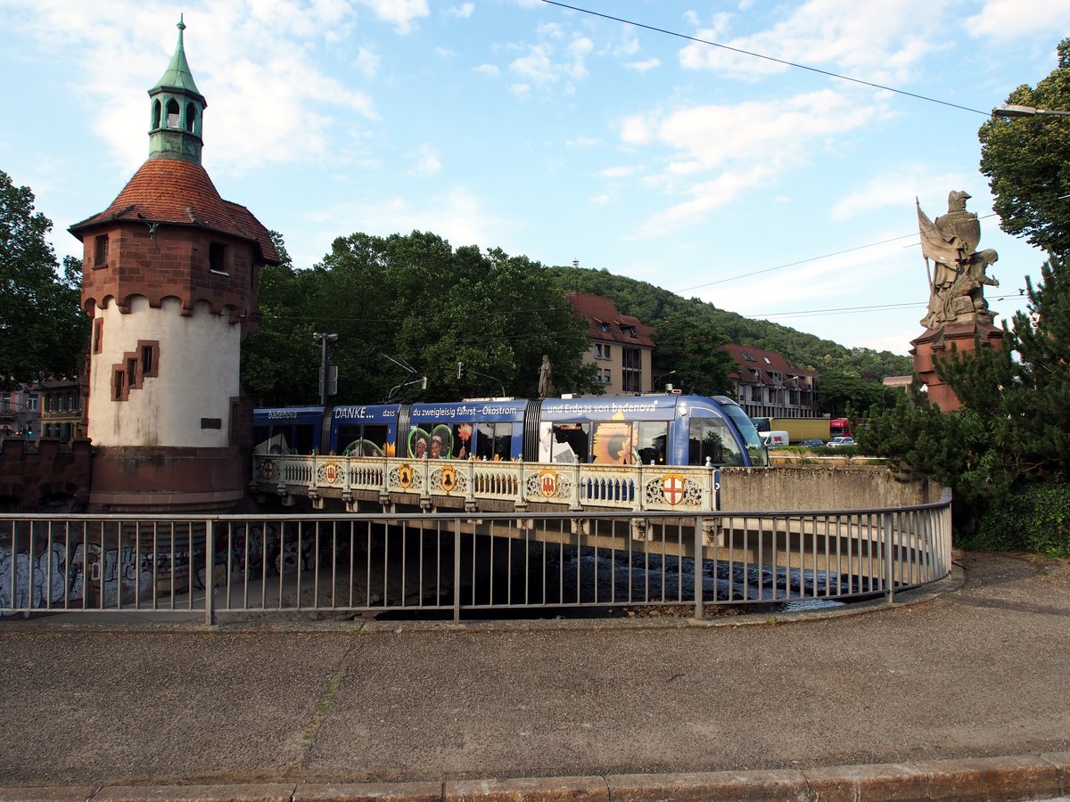 GT 8 U Nr.304 von CAF Baujahr 2015 auf der Schwabentorbrücke in Freiburg am 03.07.2019.
