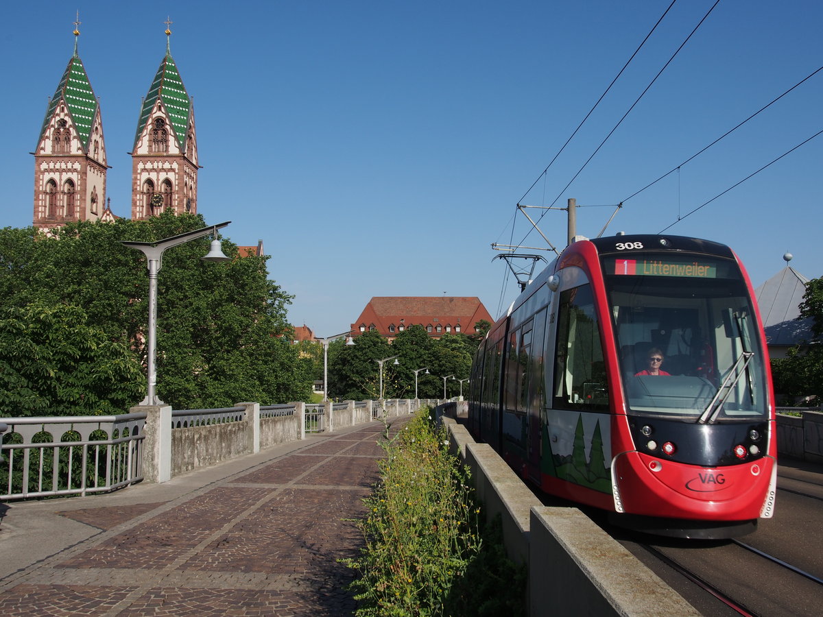 GT 8 U Nr.308 von CAF Baujahr 2017 auf der Rampenauffahrt zur Haltestelle Bahnhof in Freiburg am 04.07.2019.