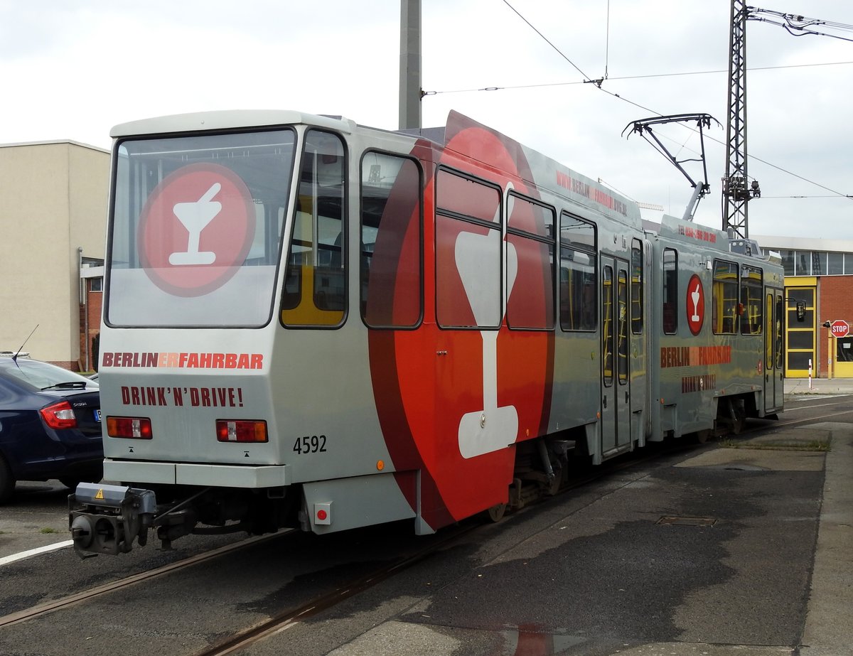 KT 4 D Nr.4292 Partybahn BerlinErFahrbar von CKD Tatra/Bautzen Rückansicht in Berlin am 10.05.2017.