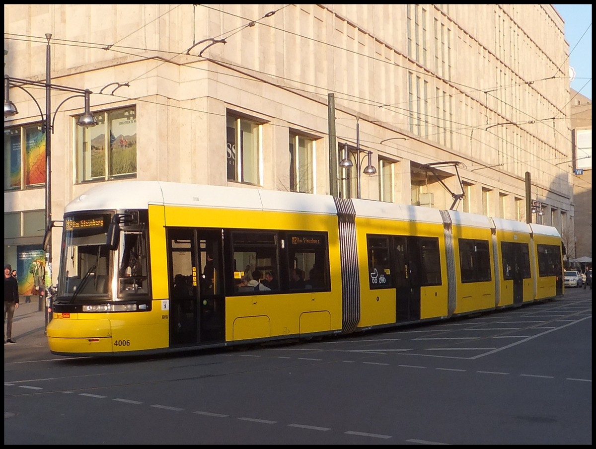 Moderne Flexity-Straenbahn in Berlin am Alexanderplatz.