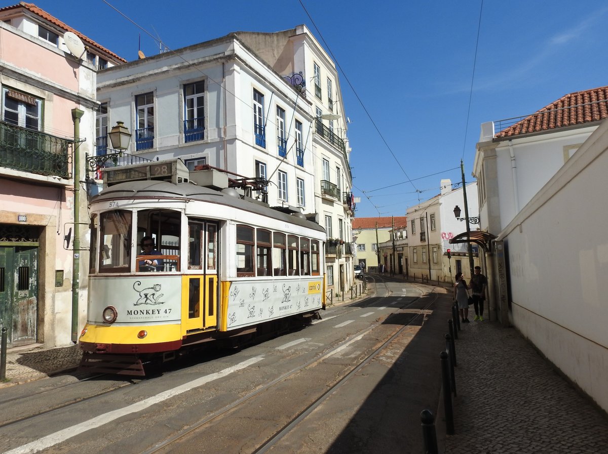 Remodelado Nr.574 von Santo Amaro in Lissabon am 04.04.2017.