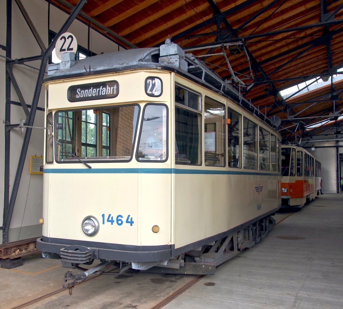 T 2 Nr.1464 LVB-Typ 22s von Dessau Baujahr 1925 im Staßenbahnmuseum Leipzig am 21.07.2019.