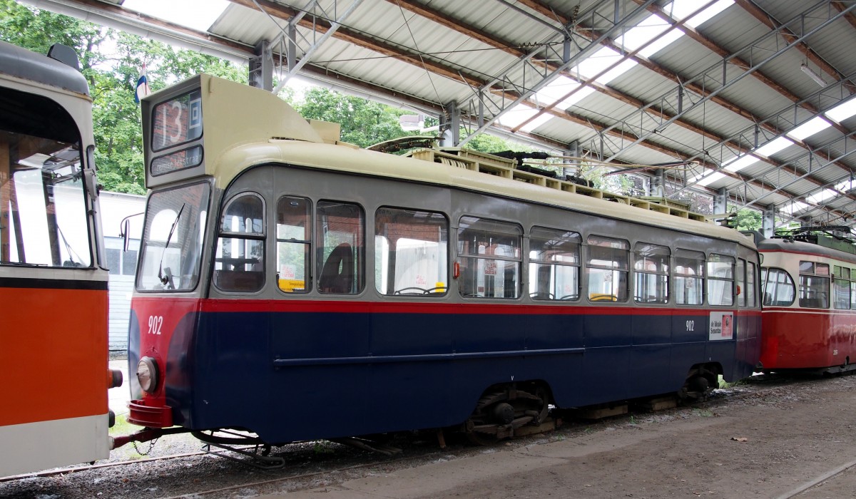 T 3 von Werkspoor, Baujahr 1948, war in Amsterdam eingesetzt und befindet sich jetzt im Straßenbahnmuseum Sehnde/Wehmingen am 15.06.2014.