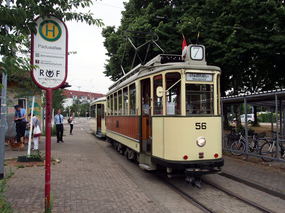 T 4 Nr.56 von Rastatt Baujahr 1927 und Beiwagen B 2 Nr.135 von Rastatt Baujahr 1935 in der Wendeschleife der Haltestelle Paduaallee in Freiburg am 06.07.2019.