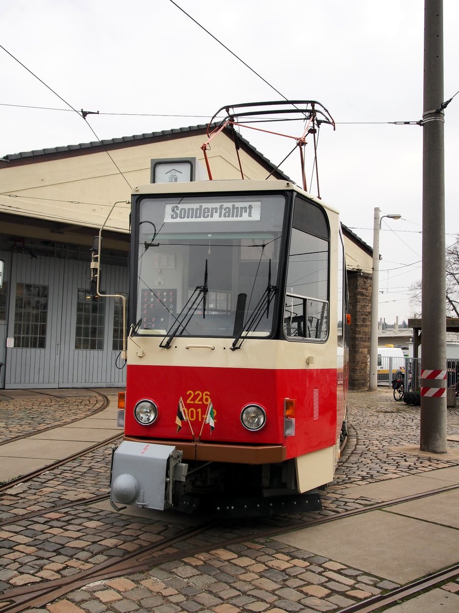 T 6 A2 Prototyp von CKD Tatra, Baujahr 1985, im Straßenbahnmuseum Dresden am 09.04.2016.