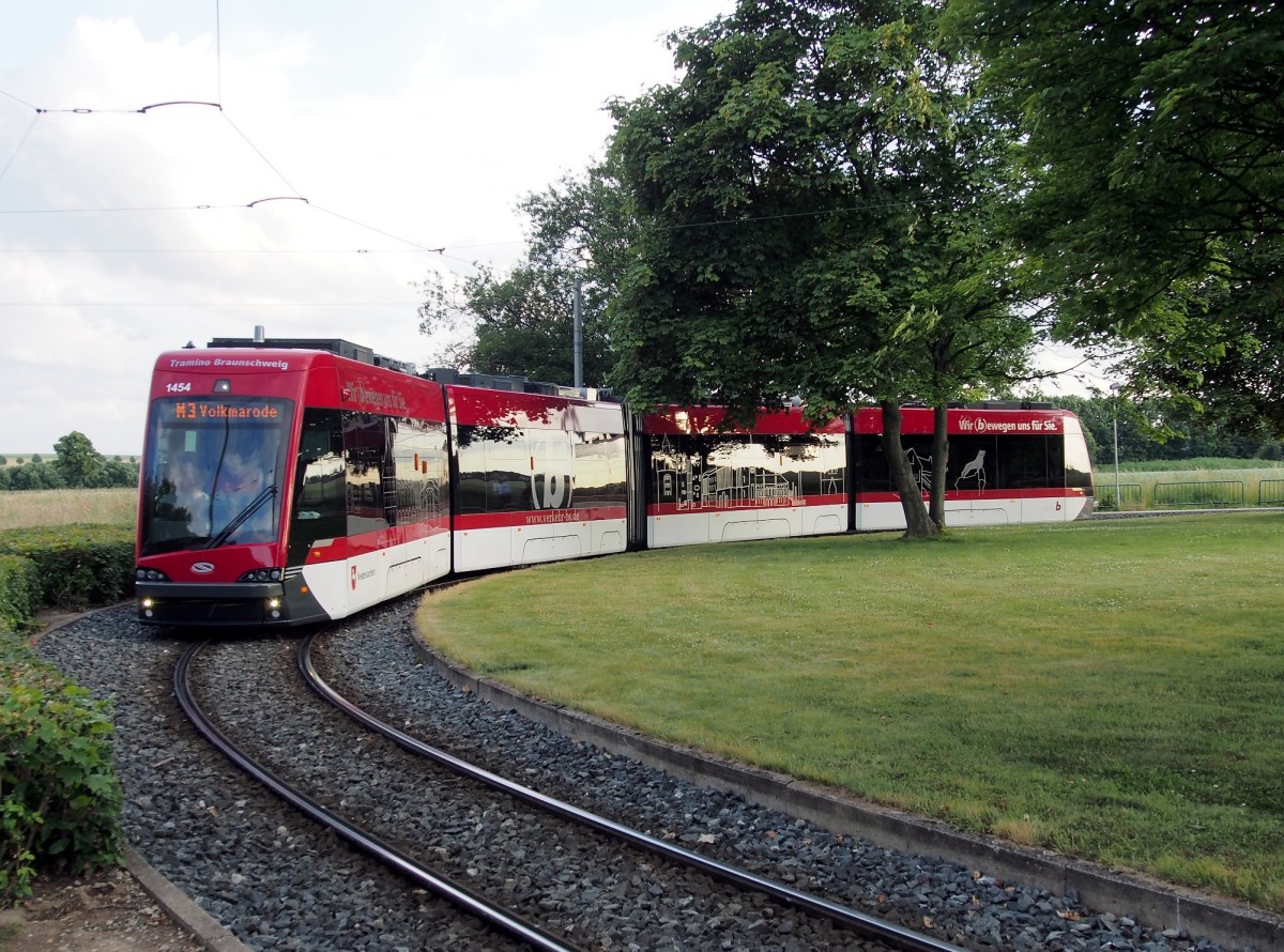 Tramino GT 8 S Nr.1454 von Solaris, Baujahr 2014, in Braunschweig am 27.06.2015.