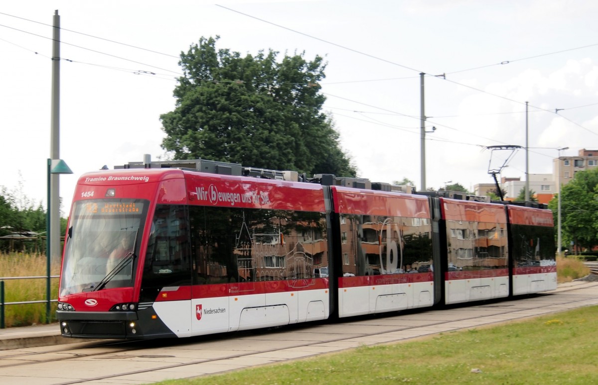 Tramino GT 8 S Nr.1454 von Solaris, Baujahr 2014, in Braunschweig am 27.06.2015.