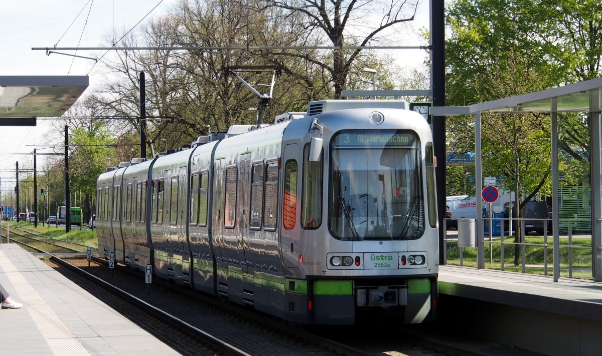 Typ 2500 Nr.2553 von LHB, Baujahr 1999, in Hannover-Lahe am 28.04.2015.
