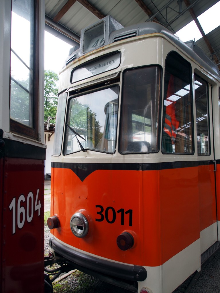 TZ 69 Nr.3011 von Raw Sw, Baujahr 1969, ehemals in Berlin eingesetzt, am15.06.2014 im Straßenbahnmuseum Sehnde/Wehmingen.