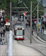 . Ein GT8Z-Straenbahn wird gleich die Brckenrampe zur Haltestelle  Hauptbahnhof  erklimmen. Diese Straenbahn ist eine Spezialkonstruktion von Duewag fr Freiburg. 18.09.2010 (Matthias)