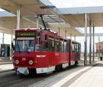 KT 4 DC Nr.310 II von CKD Tatra Baujahr 1990 in der Haltestelle Hauptbahnhof in Gotha am 30.07.2019.