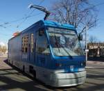 Car Go Tram mit E-Lok Nr.2004 an der Spitze braust um die Ecke am Postplatz in Dresden am 20.04.2015.