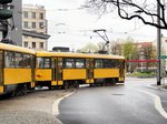 Ein Tatra-Zug mit T 4 DMT Nr.224 261 und 224 229 und TB 4 D Nr.224 020 fährt vom Postplatz in Dresden aus, am 10.04.2016.