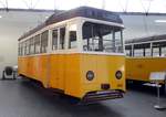 Electrico Nr.506 von J.G.Brill Company Baujahr 1914 im Carris Straßenbahnmuseum in Lissabon am 03.04.2017.
