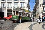 Remodelado Nr. 795 von Santo Amaro Baujahr 1940 von Tram Tour Lissabon am Praca Luis de Comoes am 29-03-17