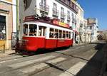 Remodelado Nr.6 der Hills Tramcar Tour von Santo Amaro in Lissabon am 04.04.2017.