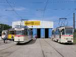 Triebwagen 44, 26 und Gelenktriebwagen 1 und Tatra T6A2 Nummer 704 der Rostocker Straßenbahn AG im Depot12 am Tag der offenen Tür.