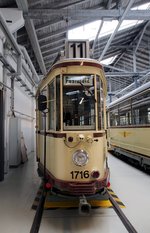 Großer Hecht Nr.1716 von Busch, Baujahr 1931, im Straßenbahnmuseum Dresden am 09.04.2016.