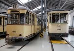 Beiwagen B 2 Nr.1135, Eigenbau von 1912, und Beiwagen B 57 Nr.1413 von VEB Gotha, Baujahr 1959, im Straßenbahnmuseum Dresden am 09.04.2016.