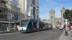 Stra�enbahn am Brandenburger Tor in Potsdam am 15.8.2012.